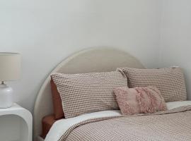 Relax & Reset Sauna, Ice Bath & Coastal escape, хотел в Умина