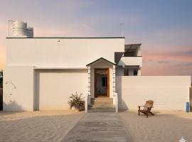 BAY 12, ECR Pondicherry - Beach House, hotel i Kilpettai