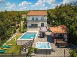 Villa Natali With Pool And Sea View - Happy Rentals