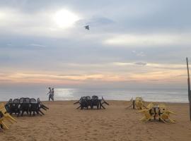 Lavinia Option Beach Inn Colombo, hotel i Dehiwala-Mount Lavinia