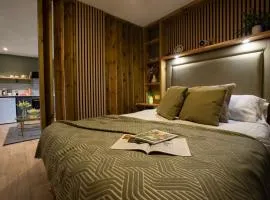 City to Country Retreat Luxury Lodges with Hot Tub, BBQ, Fire Pit