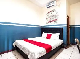 RedDoorz Plus near Universitas Indonesia
