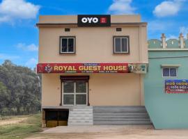 Hotel O Royal Guest House, hotel di Kendrāparha