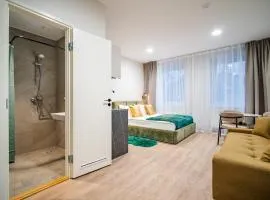 Airport-Bus - 13 North Studios - Family Apartment 10