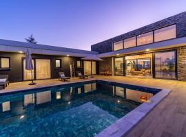 Setubal e Lisbon Dream Getaway Villa do Sol، فندق في فيرناو فيرو