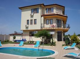 Златна люспа, hotel a Balgarevo
