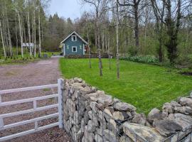 Close to nature house with sauna, hot tub and quiet location, hotell sihtkohas Väversunda