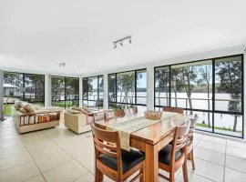 The Lake House - lakeside retreat w. pool & views