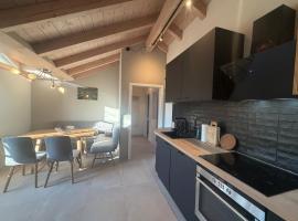 Alpenblick Nahe München mit Outdoor Whirlpool - 21 Min von München mit Zug, hotel v mestu Aßling