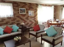 Seascape Carroll Avenue - close to Mollymook Beach