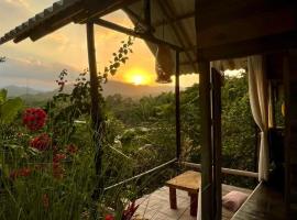 La Mona Eco Cabins, готель у місті Паломіно