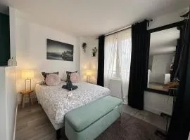 La Deauvillaise avec Terasse, Spa & Sauna