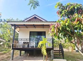 TinyHouse at TigerCave, chalet de monta&ntilde;a en Ko Bu Bu