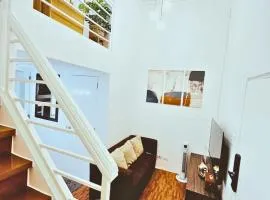 Cozy 2 BR 2 Bath Condo with Netflix and Karaoke near MRT EDSA