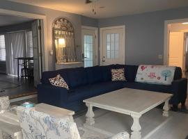 Caseville Splash & Sand Pool House، فندق في Caseville