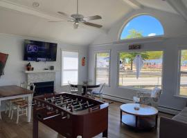 Caseville Splash and Sand Beach House، فندق في Caseville