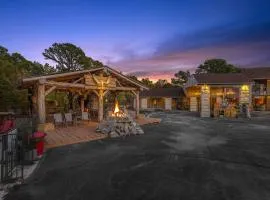 Stonegate Lodge Salt Water Pool2 Queen Beds Fire Pits Fast WiFi Room #205