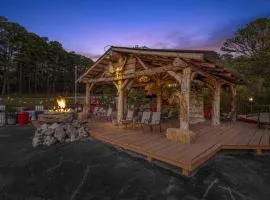 Stonegate Lodge King Bed, 2mi to Historic DTWN Salt Water Pool Room #206