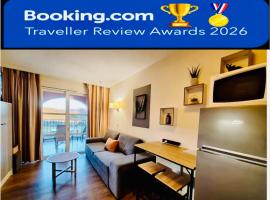 CAP ESTÉREL studio 4 pers équipé, belle vue Golf, centre village PIERRE & VACANCES , PARKING inclus et 5 PISCINES accès gratuit, CLIM, WIFI, TV, lave-vaisselle et lave-linge,four, plancha – hotel w miejscowości Saint-Raphaël