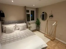 Comfortable En-Suite Room in the Heart of Watford