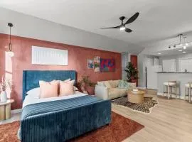 Stylish 2BR Dual-Kitchen Retreat Near Forest Park