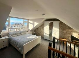 Dog Friendly Cosy Coastal Cottage with Sea Views