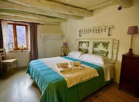 Viandanti, Artisti e Sognatori, מלון בComano