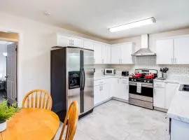 Modern & Quiet Suburban Ranch Mins to Dtwn and Stores