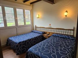 Pensión La Unión, hotel em Trevías