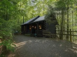 Secluded Couples Getaway - Cozy, Creek, Hot Tub