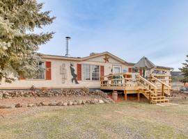 Hike, Fish and Unwind Mtn-View Gem in Cedaredge!, hotel in Cedaredge