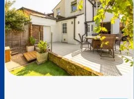 Charming 3BR Victorian House with Parking - 10 Mins to Kingston