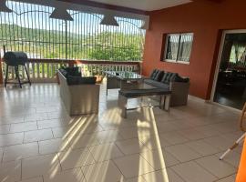 Le Donjon du lycée, Hotel in Sada