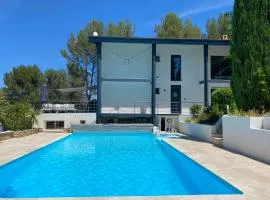 Appartement 2-4 pers. piscine, entre Aix et Cassis