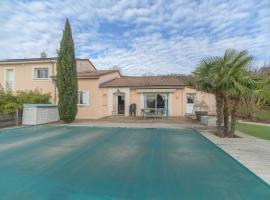 Maison Grillon - Maison proche de Vichy avec piscine – hotel w mieście Abrest