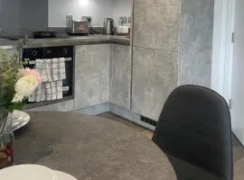 Apartment - Sleeps 4 & Free Parking