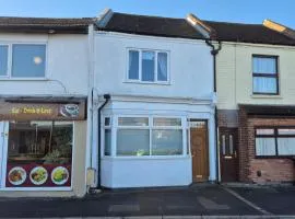 Forton , 3 bed slp 8 Dog-friendly Gosport town house