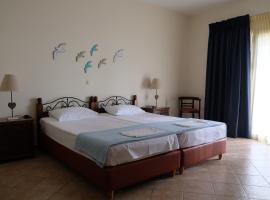 Ενοικιαζόμενα δωμάτια Ζουζουλή, hotel sa Rovies