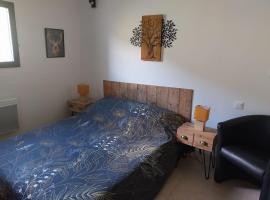 chambre d'hôte sur la Dolce via, Hotel in Saint-Sauveur-de-Montagut