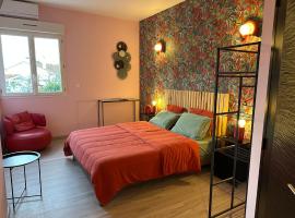 La TOUR DE SAINT XANDRE LA ROCHELLE, hotel i Saint-Xandre