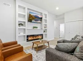 Emerald Retreat 3BR | Work-Ready | Fast Wi-Fi