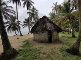 Cabaña compartida en las islas de Guna Yala comidas incluidas, Hotel in Cagantupo