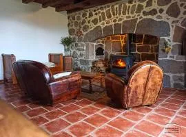 Entre pierres et bois - gîte chaleureux de 1809 - jusqu'à 10p - nature et vue