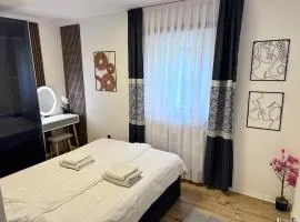 Best Central Apartment - am Marktplatz - Up to 5 - Next to Frankfurt and Hanau - Coffee and Snacks - Netflix, Prime, Disney