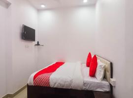 HOTEL O CK INN, hotel in Charbagh