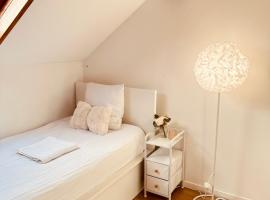 Petite Chambre Cozy dans une maison, hotel a Bezons