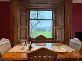 Elegant Georgian Apartment with Park View in Perth