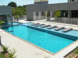 Apto com piscina + ar + escritório climatizado