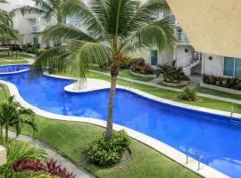 Departamento en Marina Diamante con lago y alberca