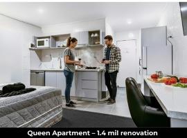 Aaron Motel, hotell i Gladstone